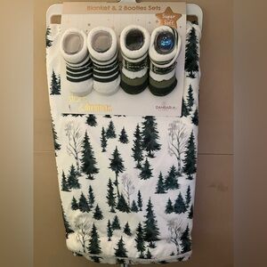 Christmas Danbar Stars & Dreamers Blanket and Booties Set NWT